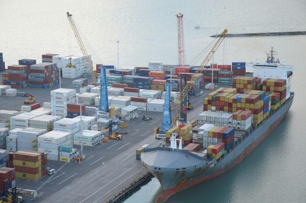 Record Trump Tariff Revenues: Economic Boost or Hidden Cost?