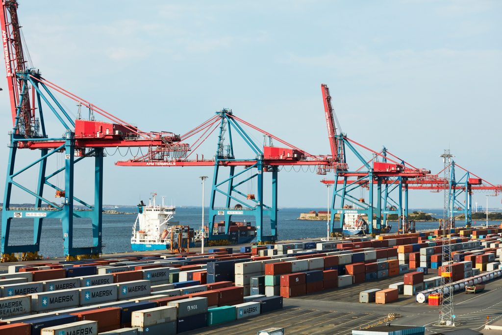 How to ship from Vietnam to US?