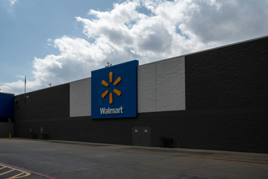 Walmart’s “Store-as-Warehouse” Strategy Wins Black Friday 2025